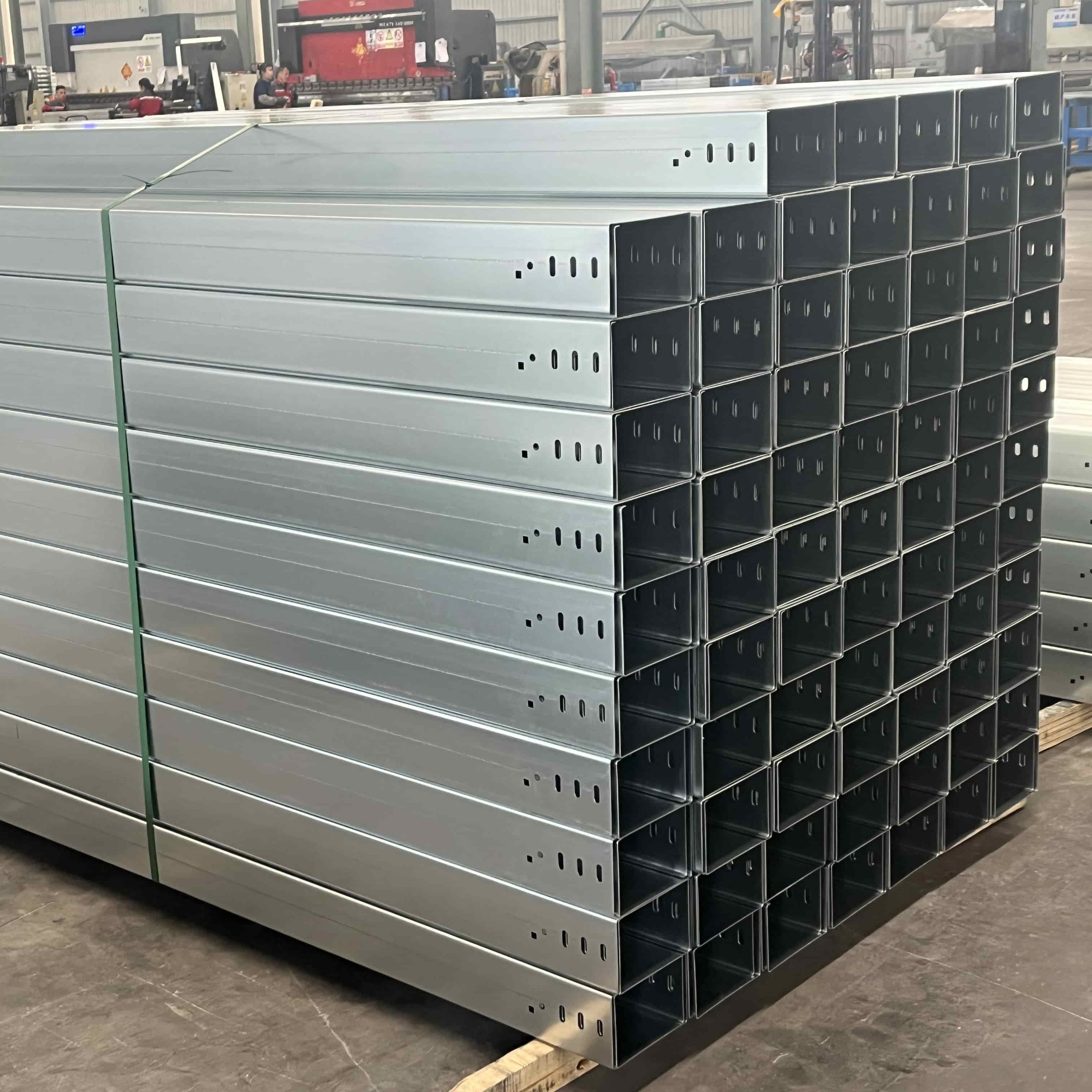 Kabelgoot met grote overspanning Kabelgoot met grote overspanning