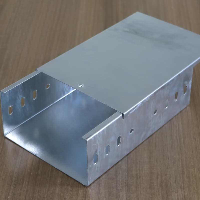 Via kabelgoot Via kabelgoot